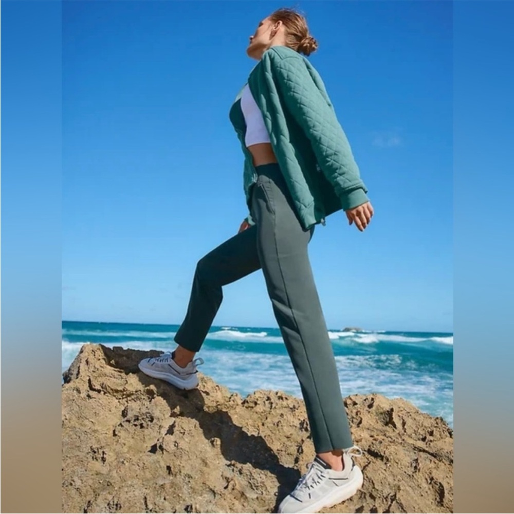 ATHLETA Women’s Endless Pant in Bali Green Straight Leg Ankle #533636-02 Size 14 - Picture 2 of 8